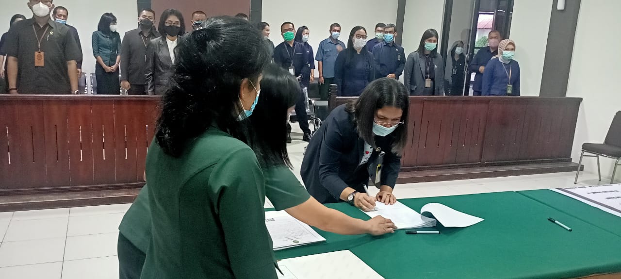 PENANDATANGANAN PAKTA INTEGRITAS PENGADILAN NEGERI BALIGE TAHUN 2021